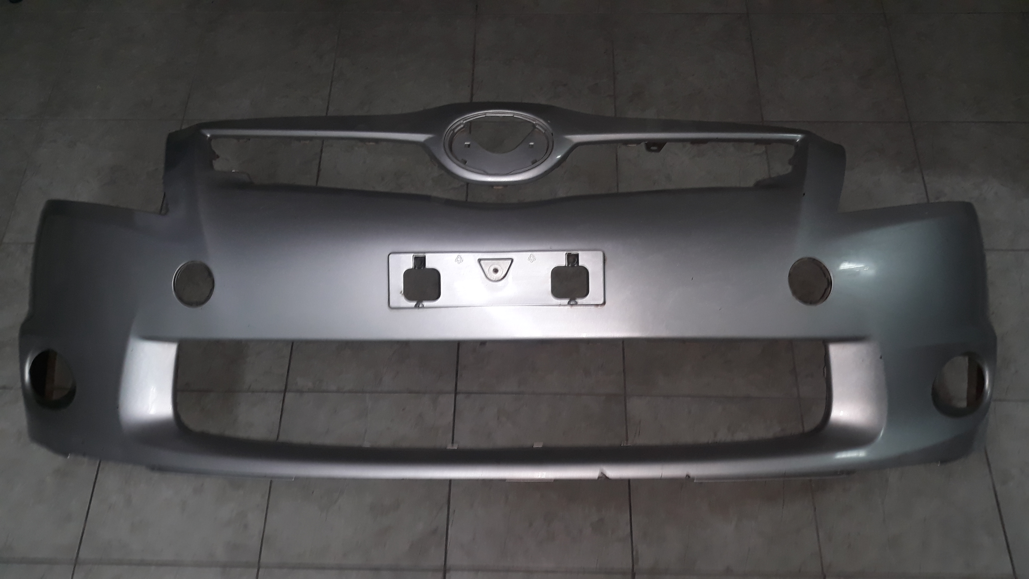 BRANIK PREDEN ZA TOYOTA AURIS 2010 - 2012